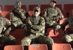 女军吃瓜,揭秘军营里的欢乐时光