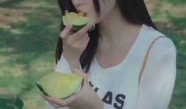 美少女吃瓜图片,一场甜蜜的吃瓜盛宴