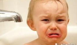 小孩吃瓜马上洗澡,小孩吃瓜后速速洗澡，享受清爽一夏