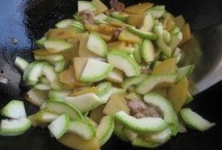 角瓜怎样晾干吃,传统美味晾干新体验