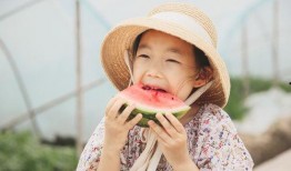 夏天爸爸吃瓜比赛,爸爸们的吃瓜大赛大比拼