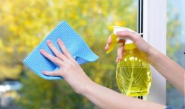 擦玻璃吃瓜视频,吃瓜群众变身清洁达人