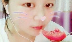 女子吃小瓜视频,瓜果美味，生活美好